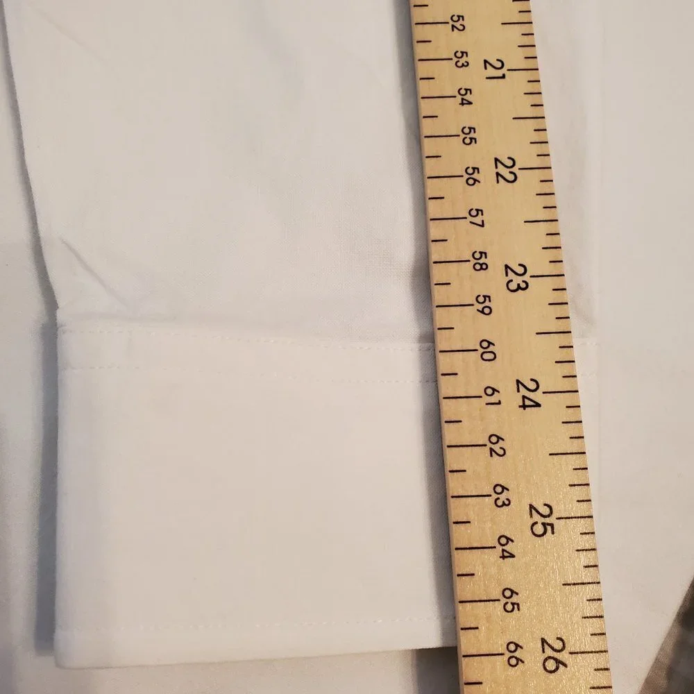 Banana Republic classic button down white shirt Size L. 97% cotton 3%Lycra.